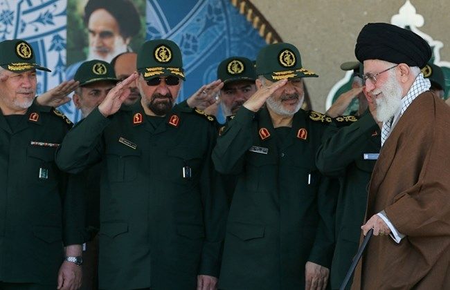 صحيفة مقربة من الحرس الثوري: مشكلة إيران خطيرة وفوجئت بتطورات سوريا 