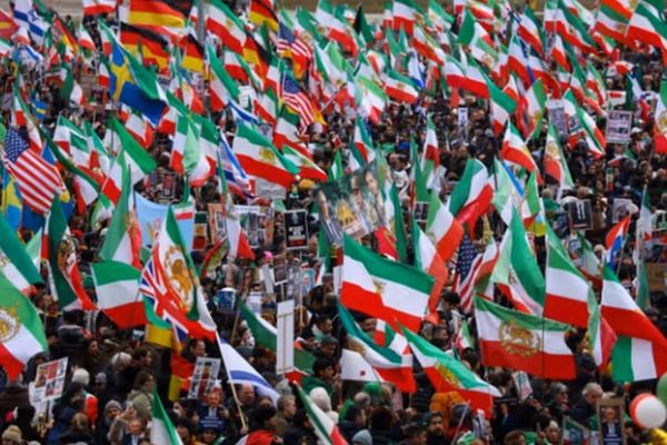 با فراخوان شاهزاده رضا پهلوی، تجمع «یک ملت در گروگان» در شهرهای مختلف جهان برگزار میشود