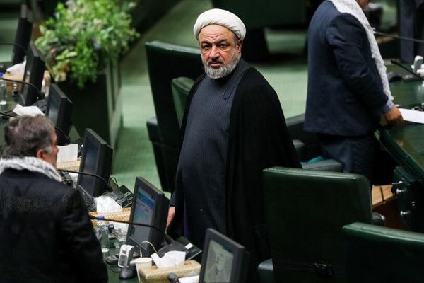 رسایی، نماینده تهران: پای برخی بانکهای خصوصی در فروش فیلترشکنها در میان است