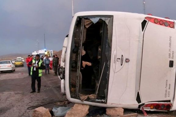 واژگونی اتوبوس در محور دهدز در خوزستان دستکم دو کشته و ۲۲ مصدوم برجای گذاشت