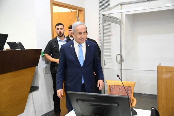وسط تصاعد الانتقادات لوقف إطلاق النار مع إيران.. استئناف محاكمة نتنياهو بتهم تتعلق بالفساد
