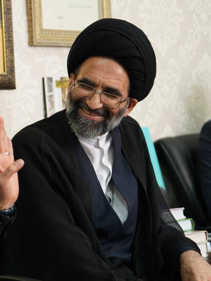 نماینده خامنهای در کاشان: هر زمان خامنهای درباره ترامپ حرف میزند مردم احساس عزت میکنند