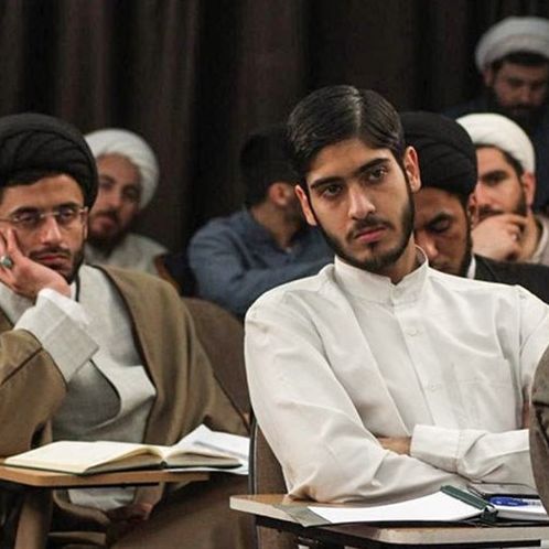 وزارت آموزش و پرورش برنامه خود برای استخدام ۲۵ هزار طلبه به عنوان معلم را قانونی دانست