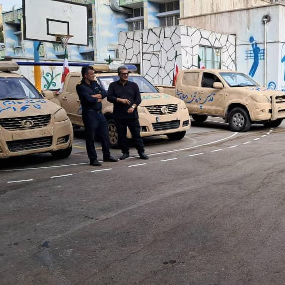 صور من طهران: مركبات عسكرية وأسلحة في مراسم مدرسية مع بدء العام الجديد