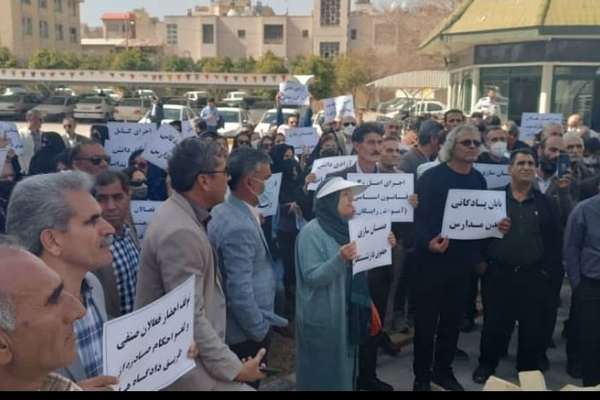 Iranians Hold Gatherings to Protest Poor Living Conditions