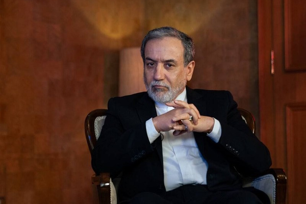 عباس عراقچی: آمریکا به نظامی که مردم ایران برای خودشان انتخاب کردهاند، احترام بگذارد