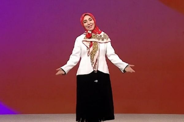 Iranian TV Host's Attire Aims At Voter Attraction Ahead of Elections