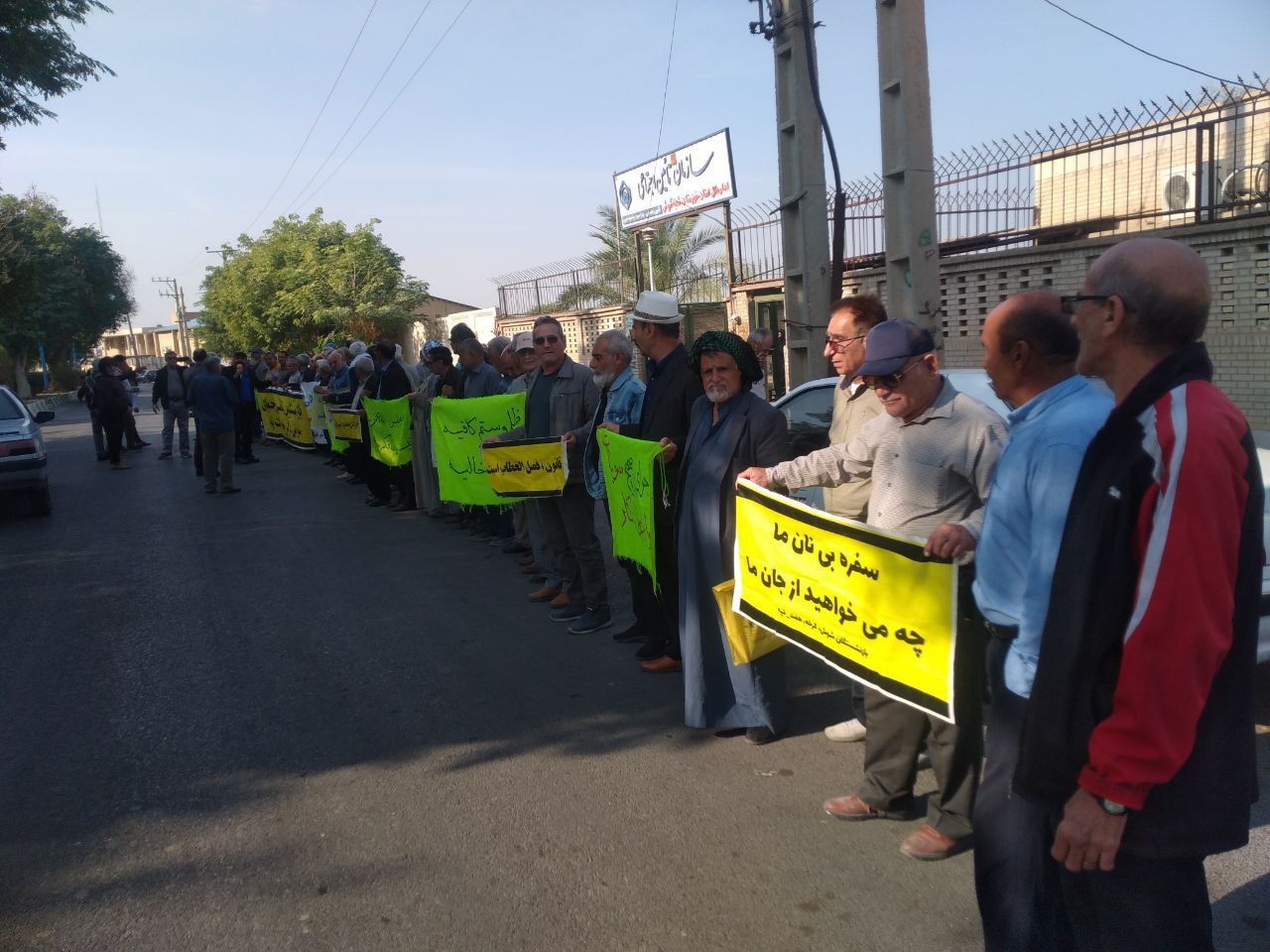 تجمع بازنشستگان در شهرهای مختلف و چهارمین روز اعتراض کارگران میان‌آب کرخه