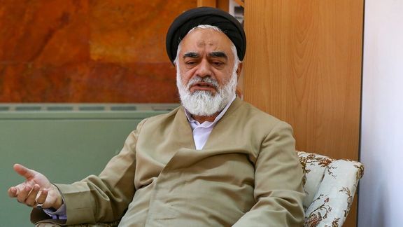 امام جمعه اصفهان: وضعیت کنونی آمریکا شبیه روزهای پایانی حکومت پهلوی است