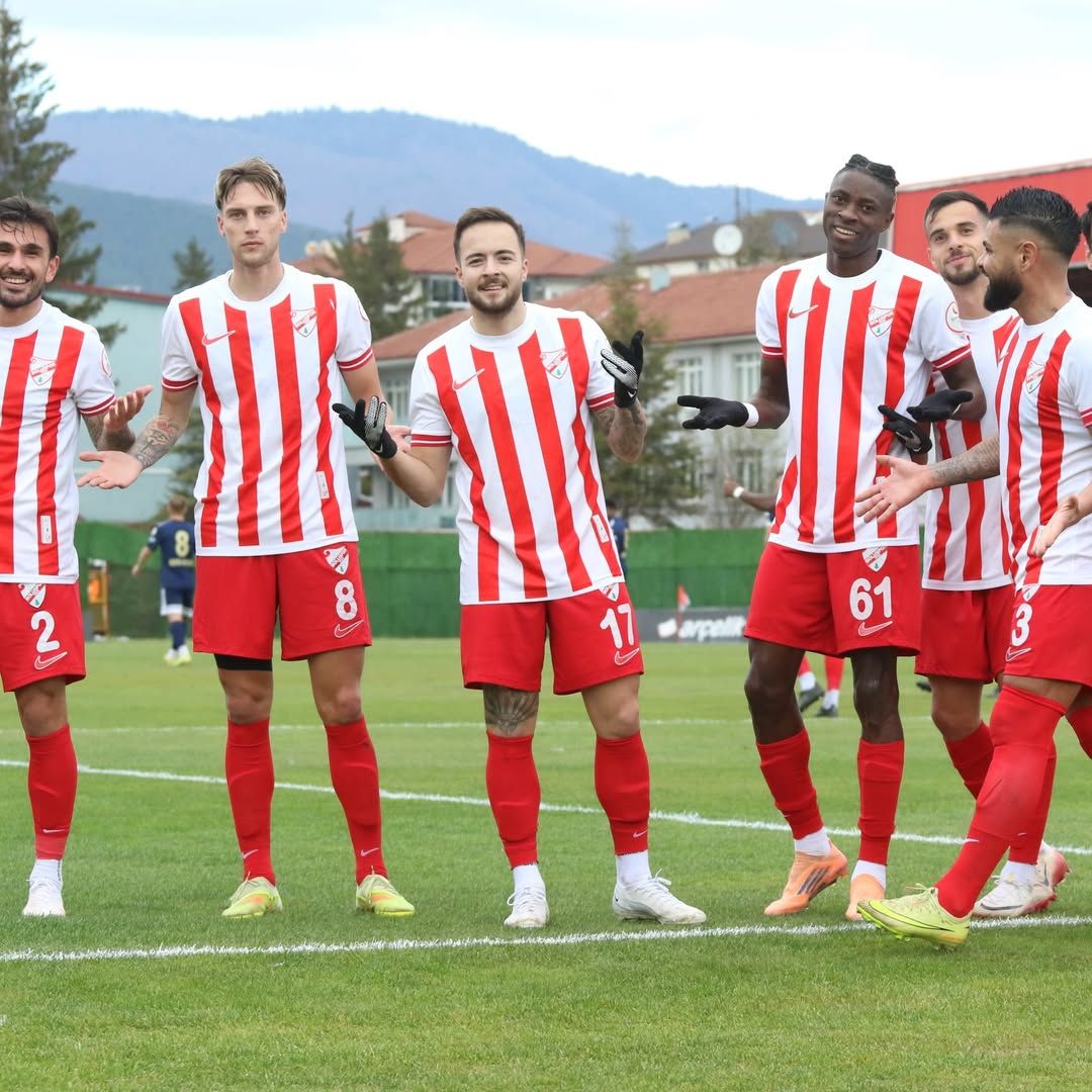 همه بی‌حرکت ایستادند؛ حرکت اعتراضی تیم دسته دومی فوتبال ترکیه به بی‌پولی باشگاه