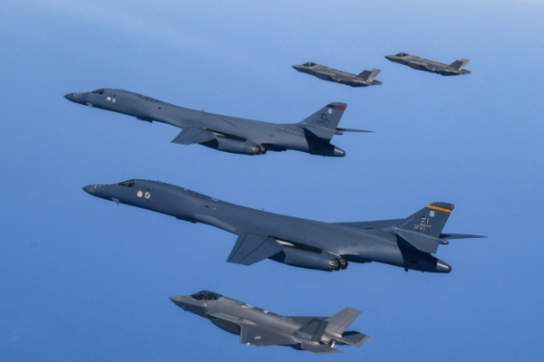 سیانان: ترامپ در حال بررسی حملهای بزرگ به ایران است