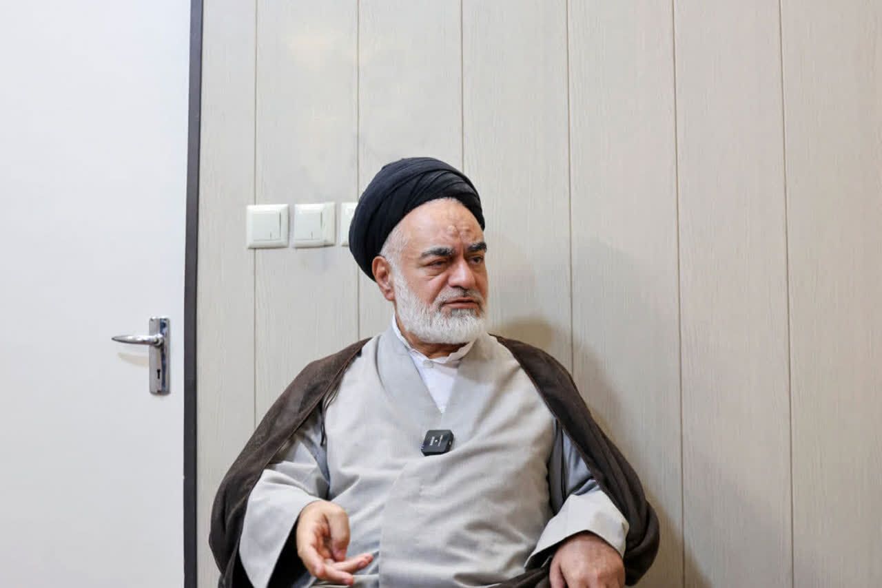 رجل دِين إيراني: خامنئي يشعر بالقلق إزاء وضع الحجاب وتفشي "قلة الحياء"