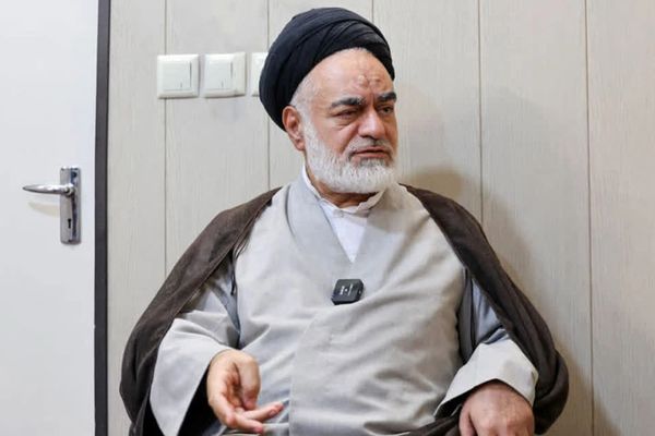 امام جمعه اصفهان: خامنهای نگران وضعیت بیحجابی و بیحیایی است