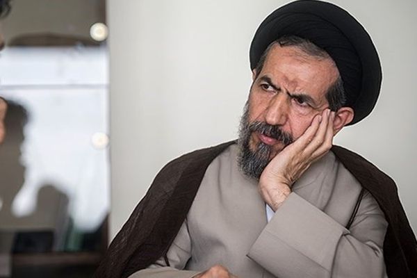 امام جمعه تهران:روزانه معادل هفت میلیون بشکه نفت به اقتصاد تزریق میکنیم اما بزرگ نمیشود