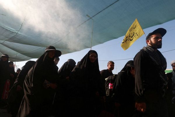 Over a million cross from Iran to Iraq in controversial pilgrimage