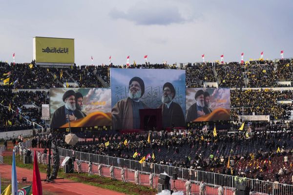 بحضور مسؤولين إيرانيين ..مراسم تشییع جنازة حسن نصرالله في بيروت