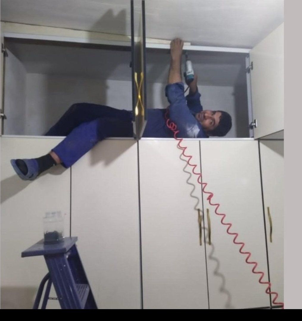 صدرالله فاضلی‌زارع در حین انجام کار