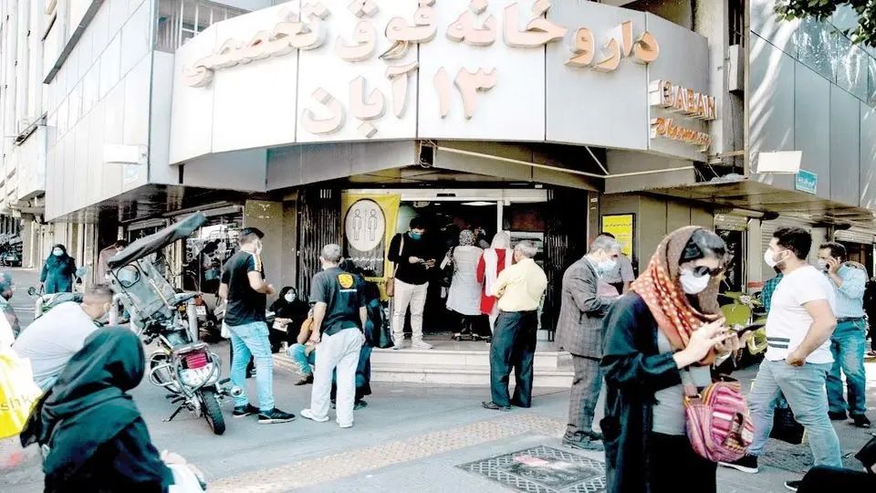 روزنامه شرق: مردم توانایی خرید محصولات مراقبت پوست و مو و مکمل‌های ویتامین را ندارند