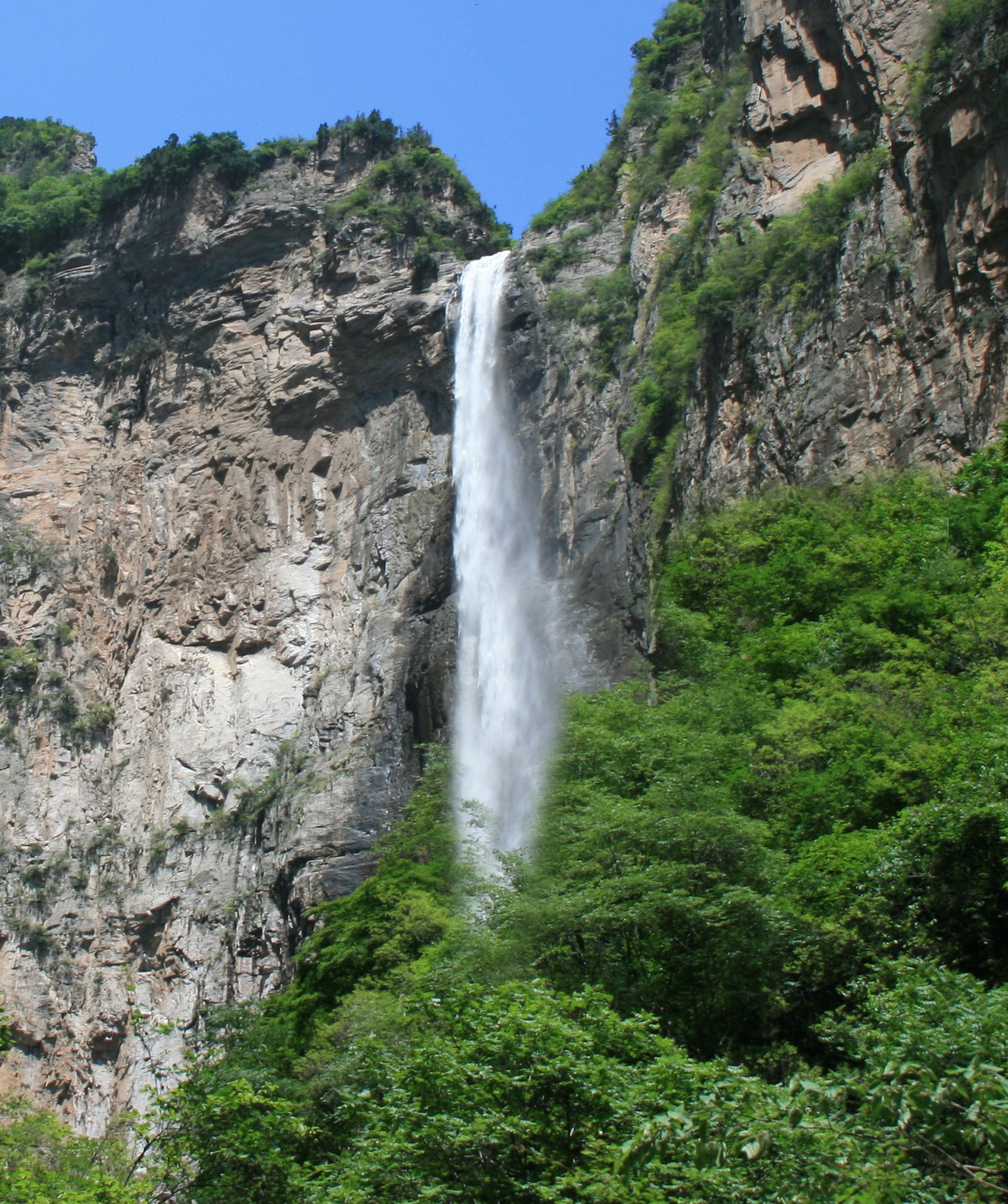 بلندترین آبشار طبیعی چین قلابی از کار درآمد