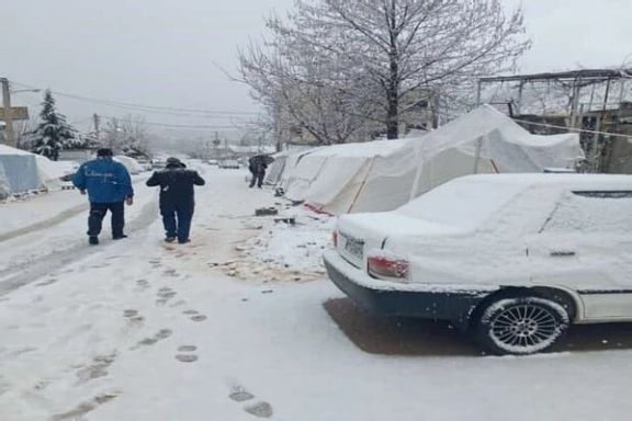 بارش برف در مناطق زلزلهزده سیسخت آغاز شد