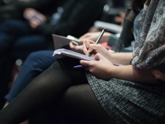 دو نهاد حقوق بشری و رسانهای در گزارشی از افزایش آزار زنان روزنامهنگار ایرانی خبر دادند