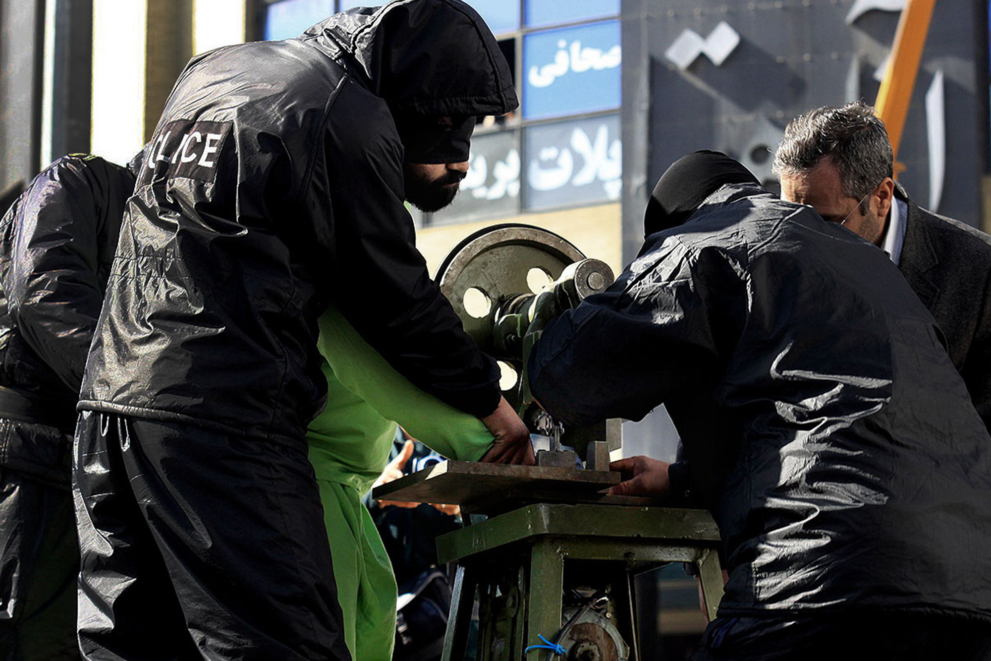 "هيومان رايتس ووتش": تنفيذ حكم بتر الأصابع في إيران تعذيب واضح ويجب ملاحقة منفذيه قضائيًا