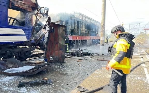 حمله پهپادی روسیه به ایستگاه قطاری در اوکراین یک کشته و ۳۰ زخمی بر جای گذاشت