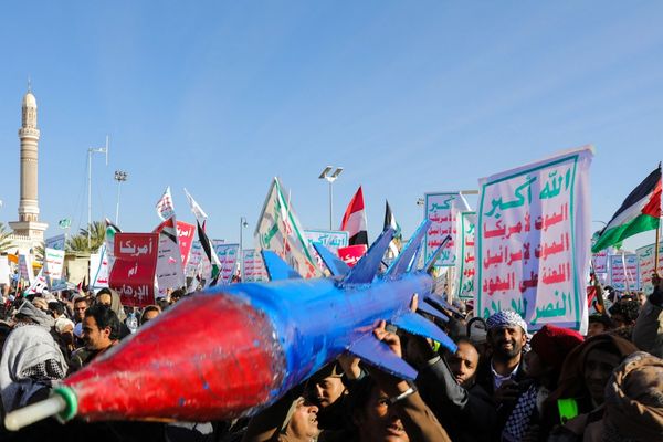 Yemeni Houthis Fire Missile Targeting US Warship In Gulf Of Aden