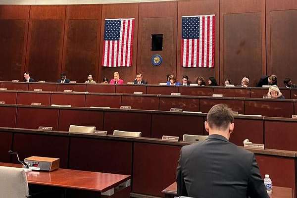US House Moves To Make 1996 Iran Sanctions Permanent