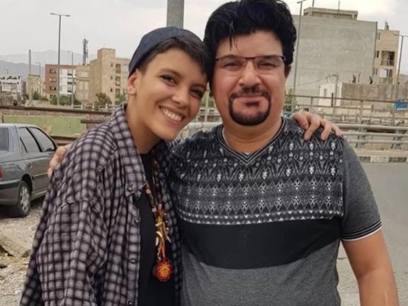 فرزاد آریانی: همسر و دخترم با اهدا گل ابراز عقیده کردند، نباید حق مرخصی از آنها گرفته شود