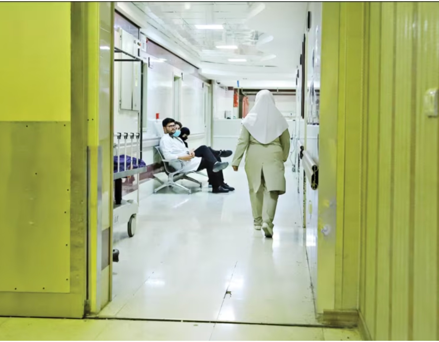 Official Warns About Rising Suicide Rates Among Iranian Doctors