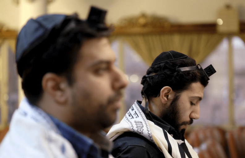 روایت یک زن ایرانی از بازداشت ۱۰ یهودی در ایران: آن‌ها را با خشونت بازداشت کردند