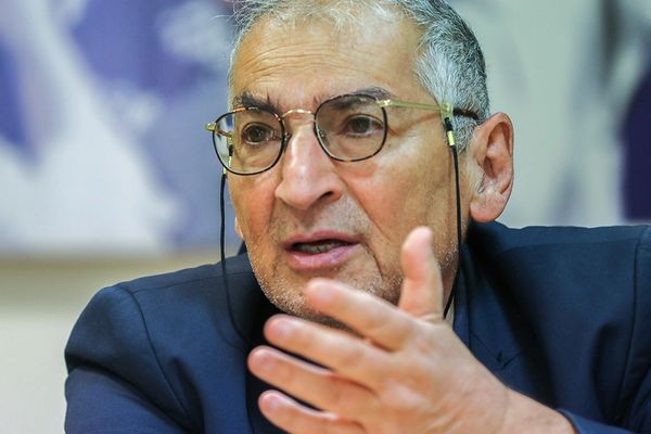 ناشط إيراني بارز: ما ينتظر إيران سيكون مروّعًا للغاية إذا فشلت المفاوضات