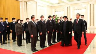 Washington Hopes China Will Contain Iran, While It Violates US Sanctions