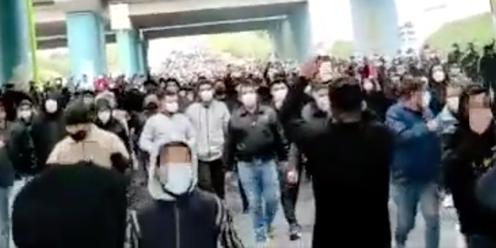 تداوم خیزش انقلابی در شهرهای ایران؛ حضور گسترده مردم در مراسم درگذشت کشته‌شدگان اعتراضات