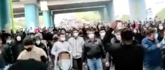 تداوم خیزش انقلابی در شهرهای ایران؛ حضور گسترده مردم در مراسم درگذشت کشتهشدگان اعتراضات