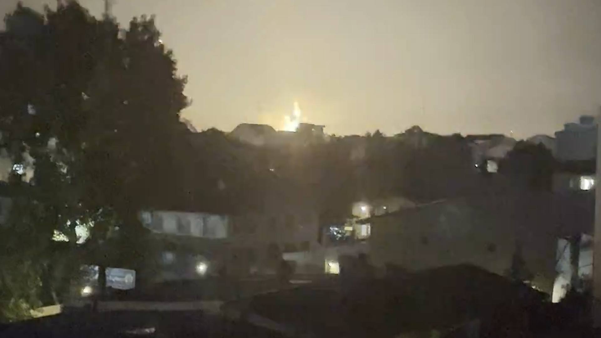 شب پرتنش ایران: حملات موشکی و پهپادی، فعال شدن گسترده پدافند هوایی در شهرهای مختلف