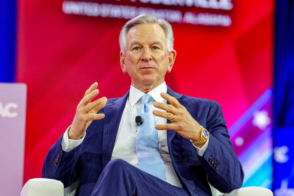 سيناتور أميركي: إيران لا تلعب أي دور في عملية السلام بقطاع غزة