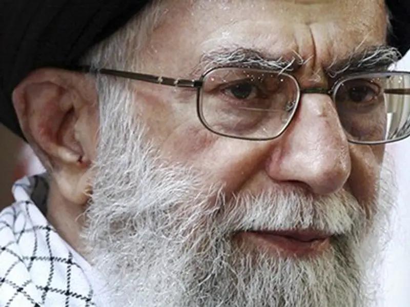 المرشد الإيراني يطالب النساء بـ"إجبار" أزواجهن وأبنائهن على المشاركة في الانتخابات 