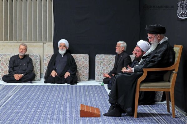 مقرب من الأجهزة الأمنية الإيرانية: المسؤولون يغيرون أماكن مبيتهم كل ليلة