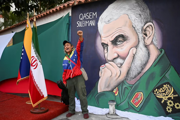 راه تهران از کاراکاس میگذرد
