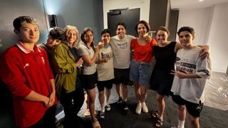 تلاش یکی از اعضای کادر فنی برای متقاعد کردن بازیکنان تیم ملی زنان به بازگشت به ایران