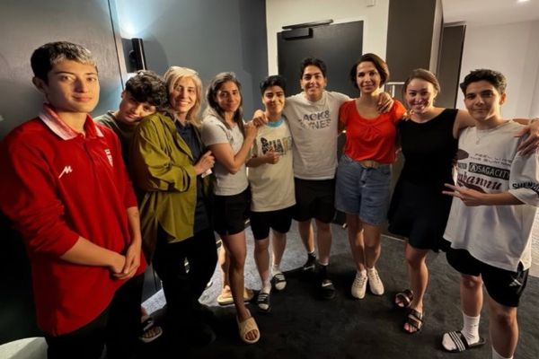 تلاش یکی از اعضای کادر فنی برای متقاعد کردن بازیکنان تیم ملی زنان به بازگشت به ایران