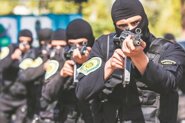 108 محامين إيرانيين: إطلاق النار على المواطنين جريمة خطيرة وغير قابلة للتغاضي