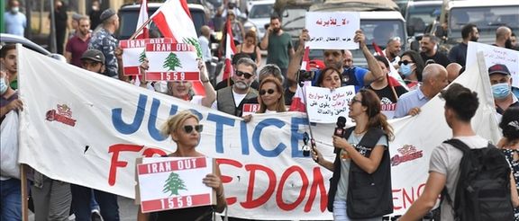 دهها نفر از مردم لبنان در اعتراض به سفر وزیر خارجه ایران به این کشور تظاهرات کردند