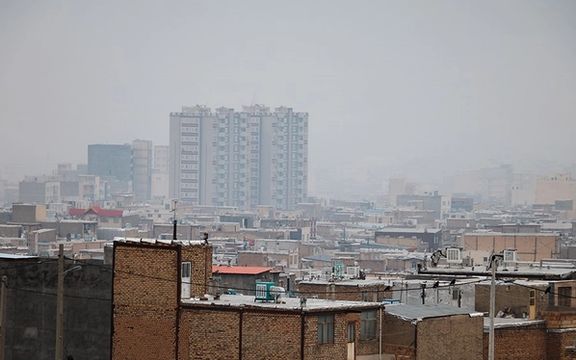 بهدلیل آلودگی شدید هوا، همه فعالیتهای عمرانی اراک در روز چهارشنبه تعطیل اعلام شد