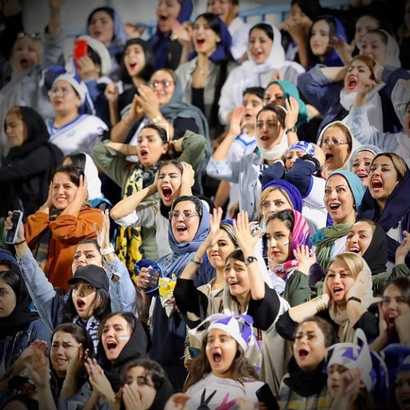 هاشمی، وزیر ورزش: با حضور تماشاگران زن موافقیم اما هر استان سیاست خودش را میطلبد