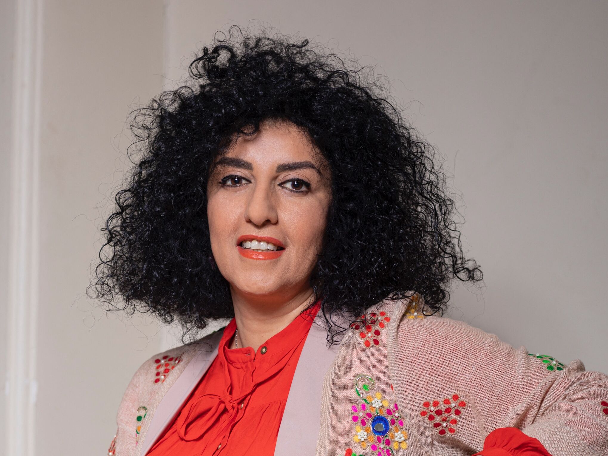 السجينة الإيرانية الفائزة بـ "نوبل": النظام يستحق مقاطعة وطنية وإذلالًا عالميًا