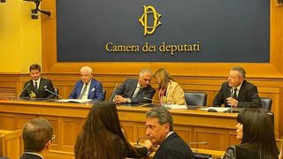 Exiled Prince In Italy To Garner Support For Iran Protests