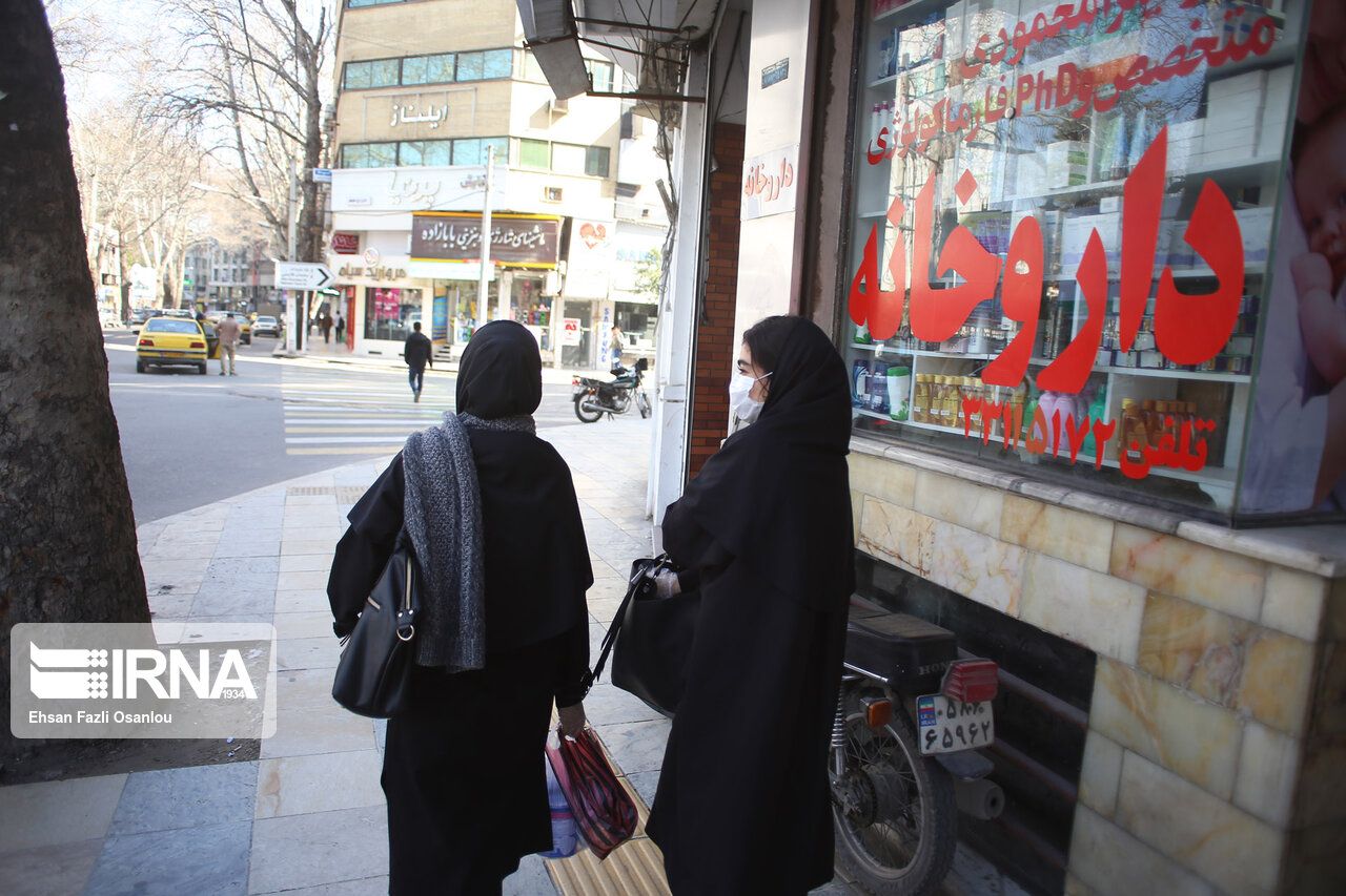 گزارش اختصاصی ایران‌اینترنشنال از کمبود دارو: بیماران را به گروگان گرفته‌اند